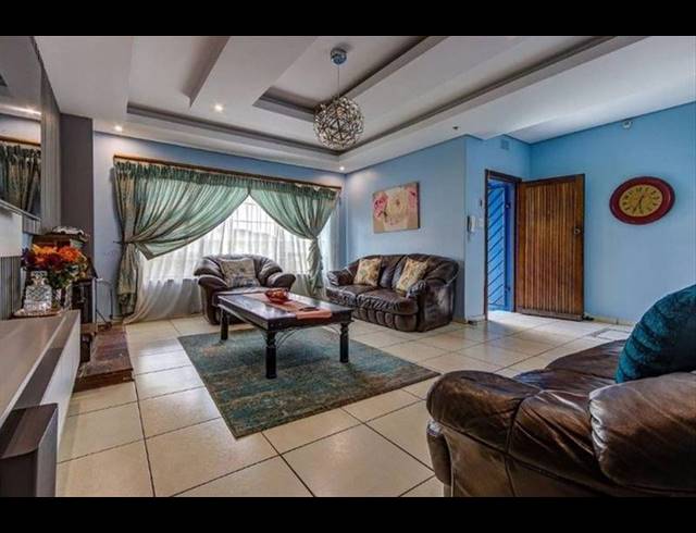 4 BEDROOM HOUSE FOR SALE IN KEMPTON PARK EXT 05